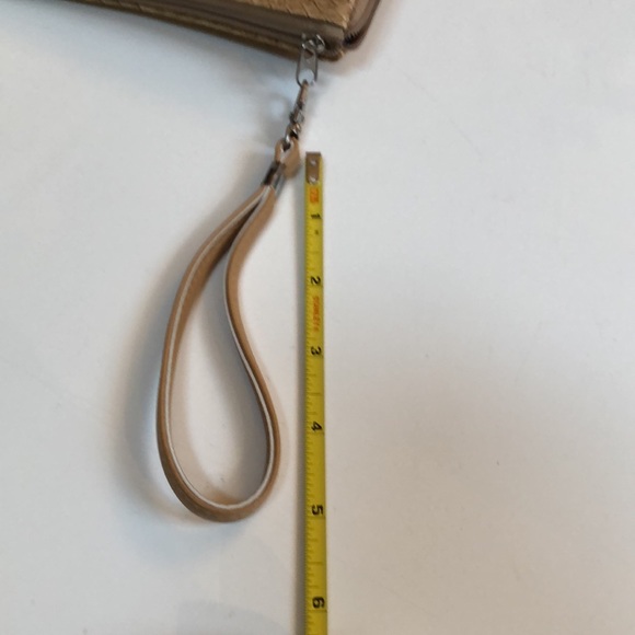 ⭐️Host Pick⭐️ - Small wrist wallet - Picture 13 of 16